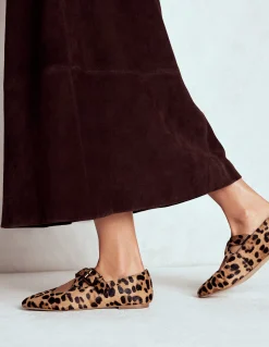 Boden Chaussures Plates-Babies à brides croisées Klassisches Leopardenmuster Ponyhaar