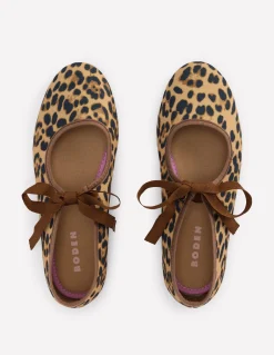 Boden Chaussures Plates-Babies souples à nouer Cœurs folk rouge rockabilly