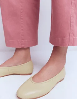 Boden Chaussures Plates-Ballerines couvrantes Jaune beurre