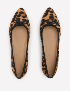 Boden Tenues De Travail|Chaussures Plates-Chaussures plates à bout pointu et semelles souples Klassisches Leopardenmuster Ponyhaar
