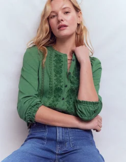 Boden Tops & T-Shirts-Chemise brodée en jersey Vert Saule