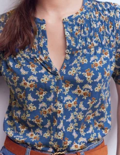 Boden Tops & T-Shirts-Chemise manches courtes Mya à smocks Bleu marine authentique, motif Dainty Blooms