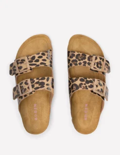 Boden Chaussures Plates|Sandales-Claquettes Lyla imprimées à boucles Cœurs folk rouge rockabilly