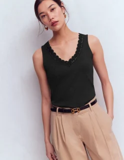 Boden Tops & T-Shirts-Débardeur Flora ultra-doux à détails en dentelle Beauté noire