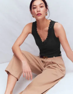 Boden Tops & T-Shirts-Débardeur Flora ultra-doux à détails en dentelle Beauté noire