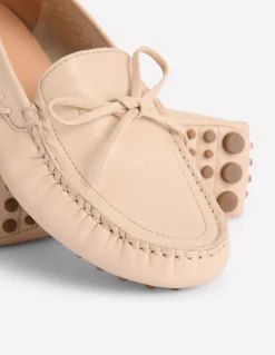 Boden Mocassins|Chaussures Plates-Mocassins souples Heidi à surpiqûres Écru