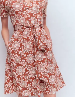 Boden Robes & Combinaisons|Robes Coupe Petite-Robe Daisy virevoltante en jersey Châtaigne grillée, motif Blossom