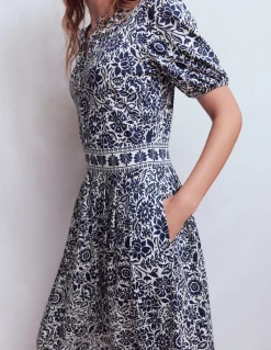 Boden Robes & Combinaisons|Midi-Robe midi Amber plissée en jersey Bleu marine foncé, motif floral