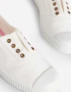 Boden Baskets|Chaussures Plates-Tennis sans lacets en toile Ivoire et Bleu Marine à Pois