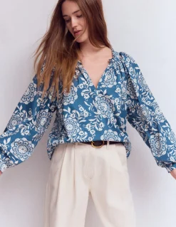 Boden Chemises & Blouses|Tops & T-Shirts-Top Serena à col plissé Bleu, motif Decorative Blossom