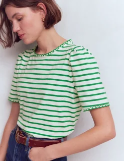 Boden Tops & T-Shirts-T-shirt Ali festonné Rayé ivoire et amazonien