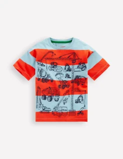 Boden Tops & T-Shirts-T-shirt décontracté brodé Véhicules de construction