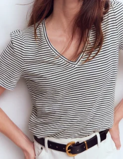 Boden Tops & T-Shirts-T-shirt flammé Sophie à col V Ivoire, rayé bleu marine