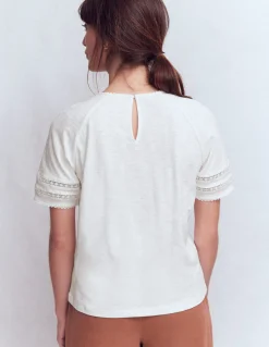 Boden Tops & T-Shirts-T-shirt Poppy à col rond et détails Blanc