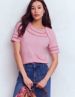 Boden Tops & T-Shirts-T-shirt Poppy à col rond et détails Dauphin rose