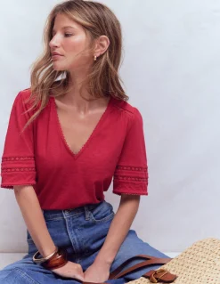 Boden Tops & T-Shirts-T-shirt Poppy col V à détails Rouge terre cuite